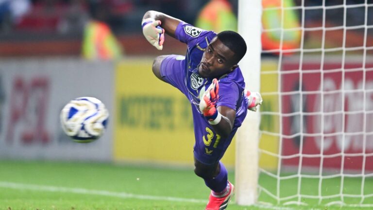 Tshigwana Wandile Mthombeni, Casric Stars.jpg